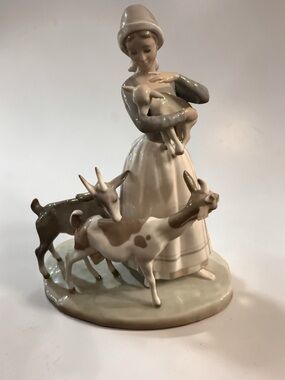 Retired LLADRÓ "Little Girl with Goat" Figurine #4812 Glossy